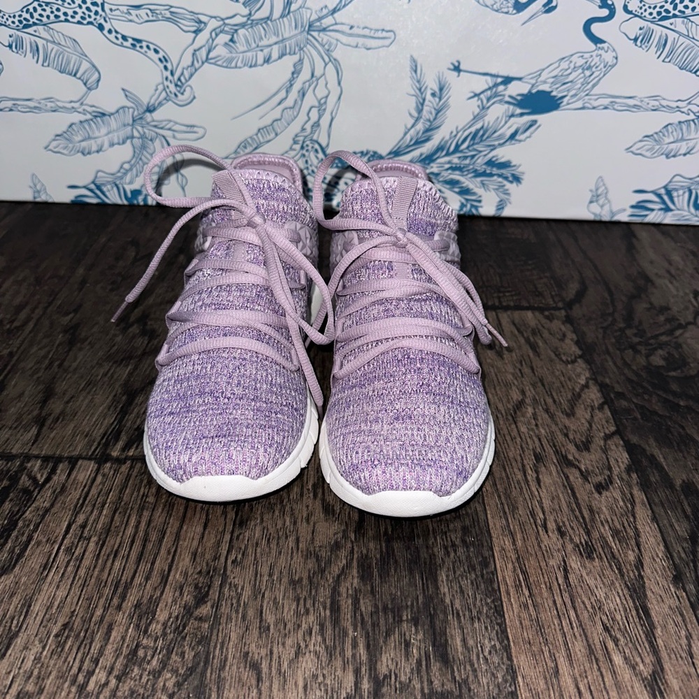 Women’s lavender athletic shoes